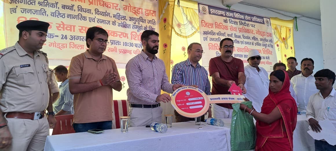 शिविर में लाखों की बांटी गयी लाखों की परिसंपत्ति