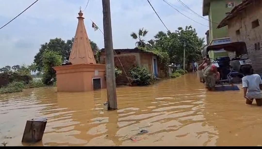 दनियावां में कई नदियों में उफान से फसल डूबी