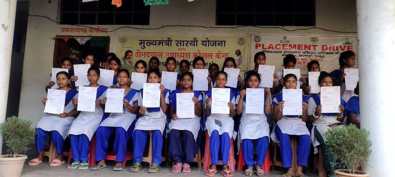 23 युवतियों को रोजगार के लिए दिया गया नियुक्ति-पत्र