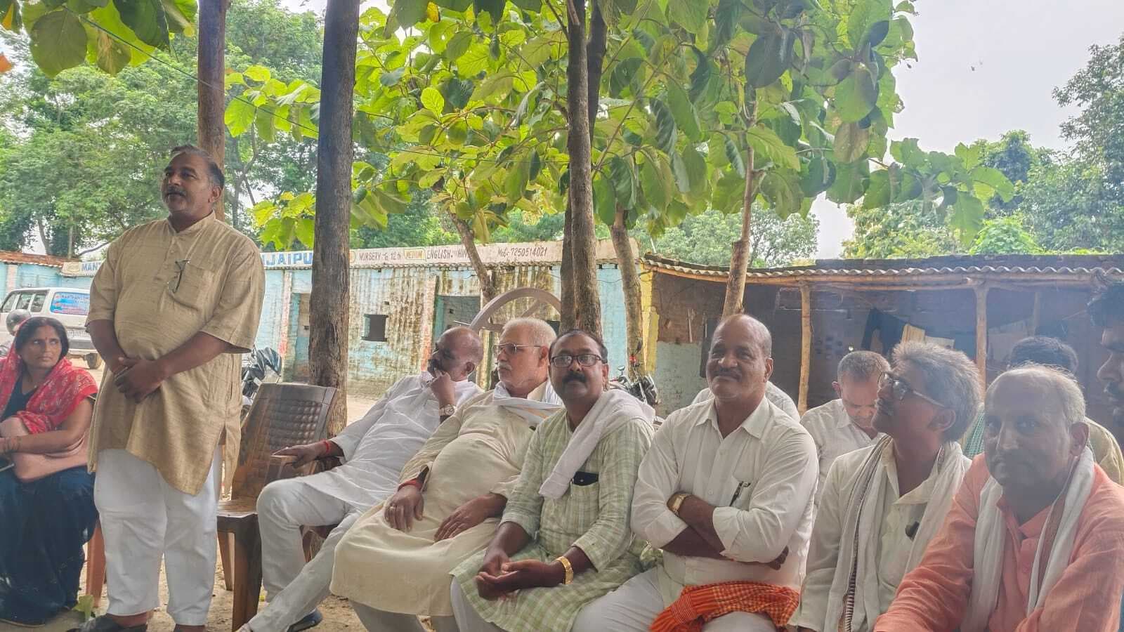 वोटर अधिकार पदयात्रा को सफल बनाने के लिए विजयीपुर में महागठबंधन की बैठक