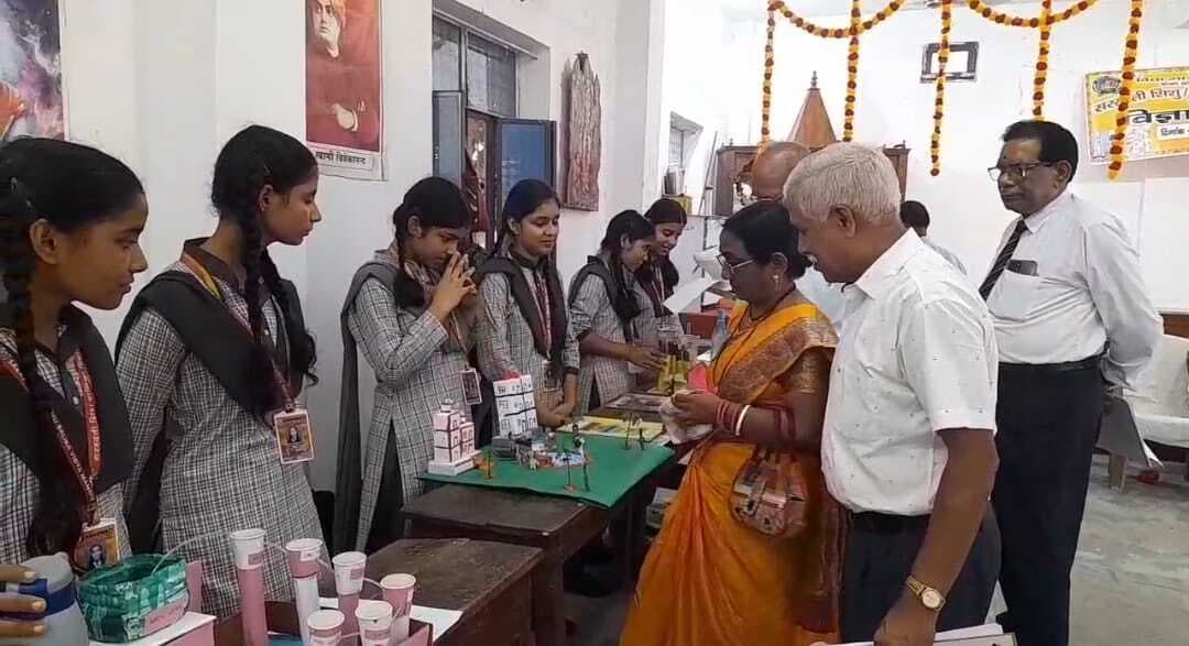 पेज04 : बालिका विद्या मंदिर के विज्ञान मेला में आयुषी, स्नेहा,सृष्टि, श्वेता, कनक, छवि, रूबी, सपना के प्रदर्श ने बटोरी सराहना