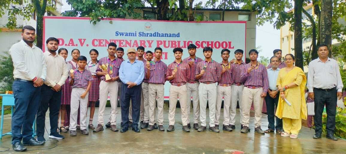 सम्मानित किये गये पदक जीतने वाले विद्यार्थी