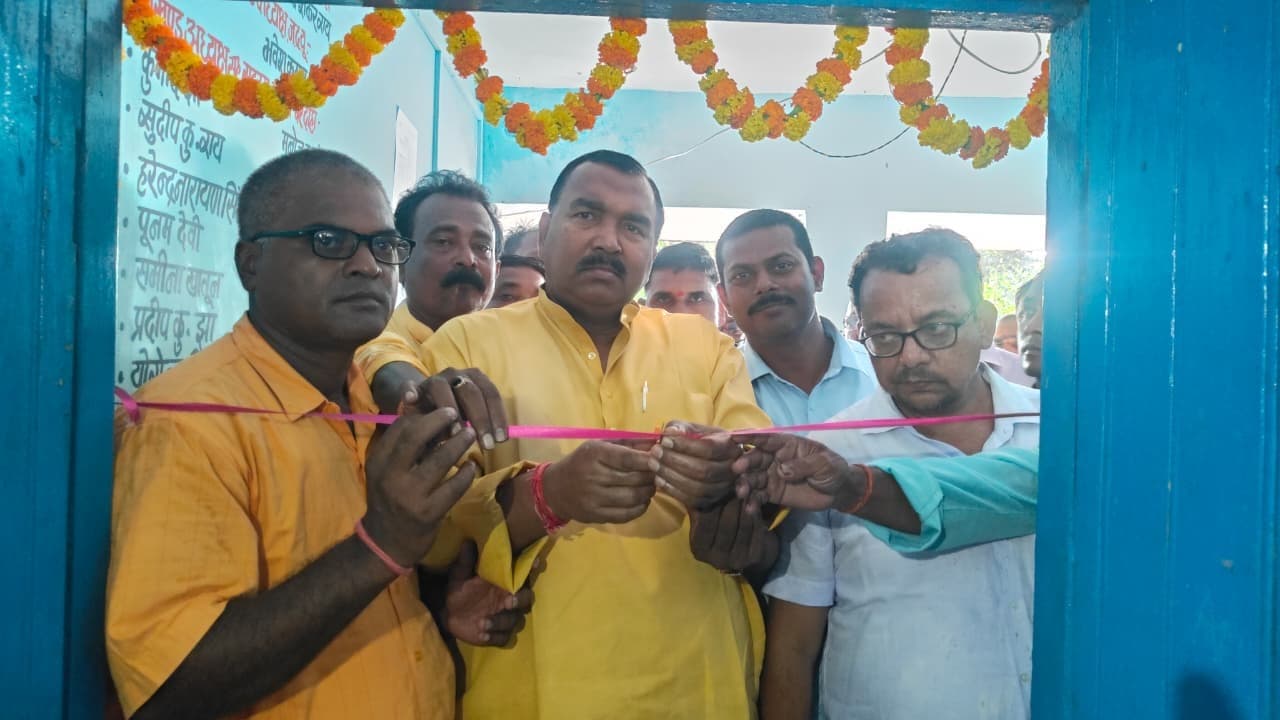 मंत्री ने किया बीस सूत्री कार्यालय का उद्घाटन