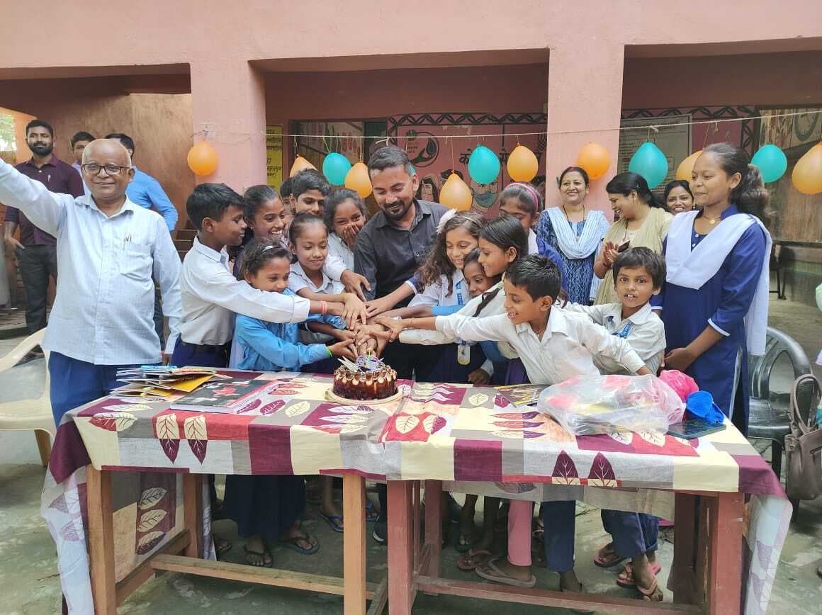 Samastipur News:बच्चों का मनाया गया सामूहिक जन्मोत्सव