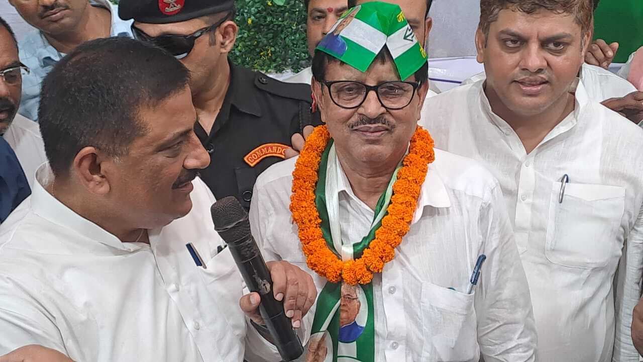 सेवानिवृत्त एसडीओ ने ली जदयू की सदस्यता