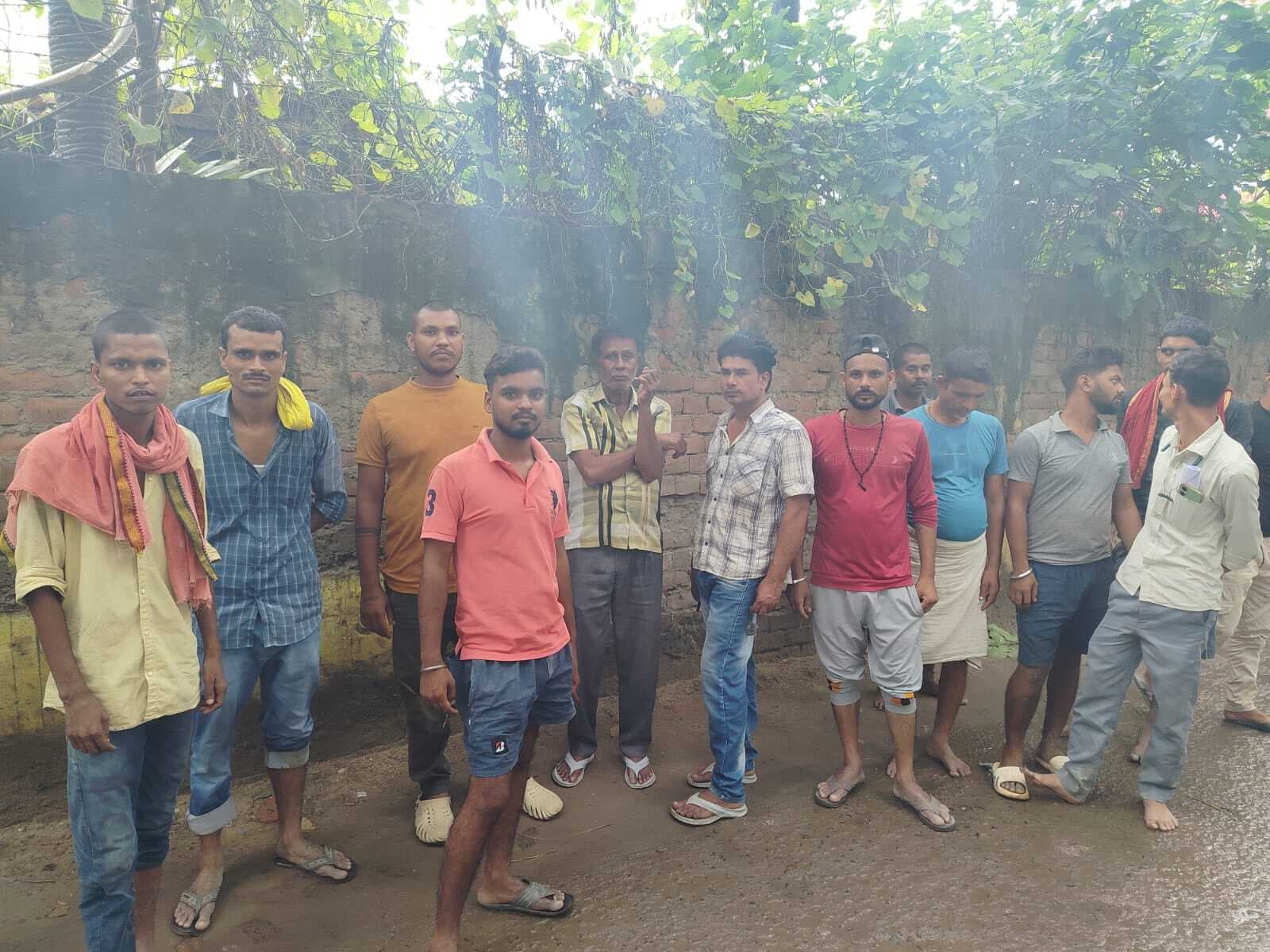 hajipur news. बाजार के लिए निकले तीन दिनों से लापता किशोर का शव गड्ढे से बरामद