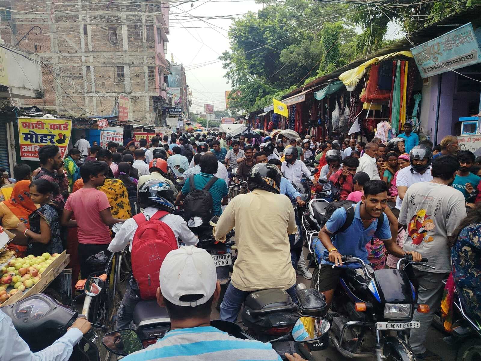 hajipur news. शहर में फिर लगा भीषण जाम, घंटों जाम में फंसे रहे लोग