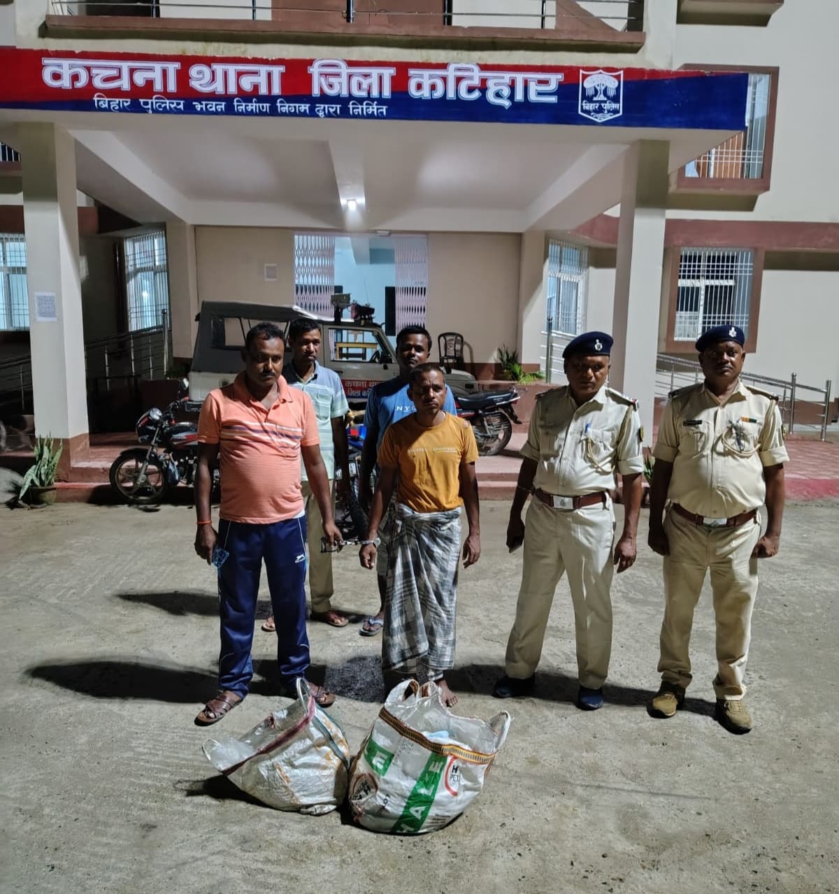 कचना पुलिस ने 40 लीटर देसी शराब के साथ एक तस्कर को किया गिरफ्तार