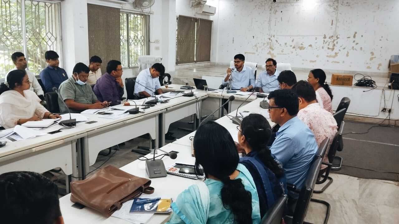 Deoghar news : मनरेगा की योजनाओं में पारदर्शिता बरतें : डीडीसी