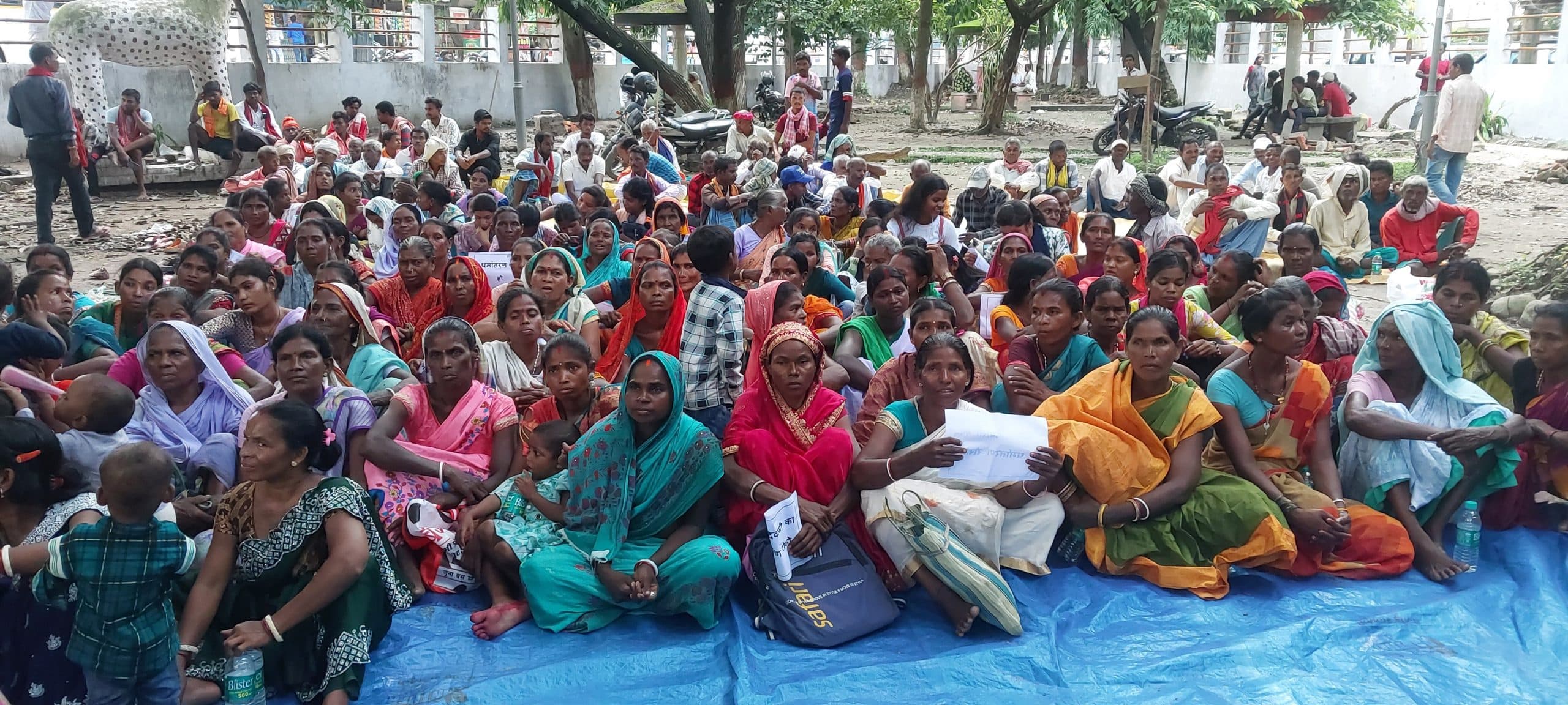 धर्मांतरण को लेकर की गयी मारपीट के खिलाफ किया प्रदर्शन