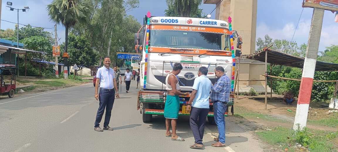 Deoghar News : चार स्कूल बसों समेत 24 वाहनों पर लगाया ₹67,300 का जुर्माना