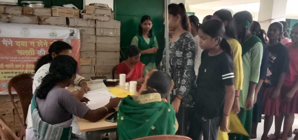 कस्तूरबा की 301 छात्राओं को खिलायी गयी दवा