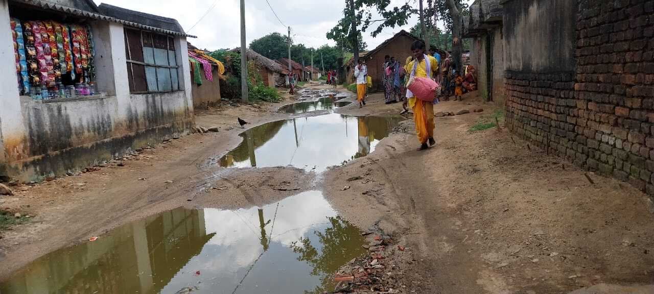 बिंदापाथर से बांदो मोड़ तक पांच किमी सड़क जर्जर