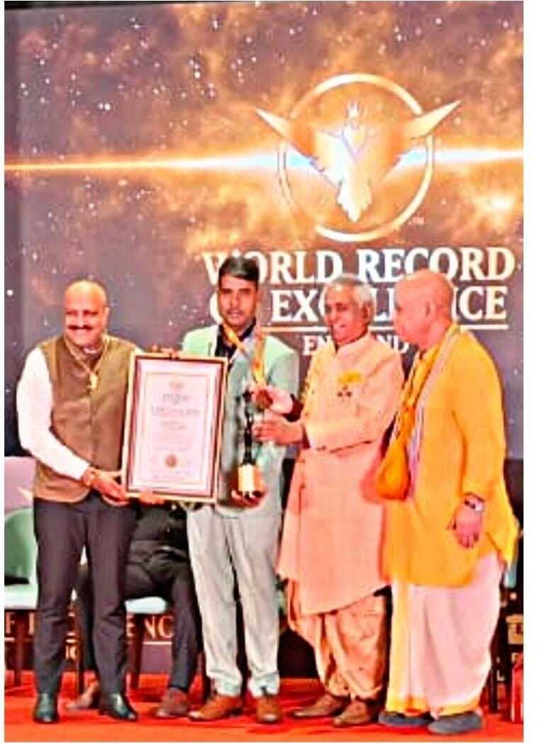 सबसे ज्यादा बार रक्तदान करने और कराने को लेकर प्रशांत शेखर मुंबई में सम्मानित