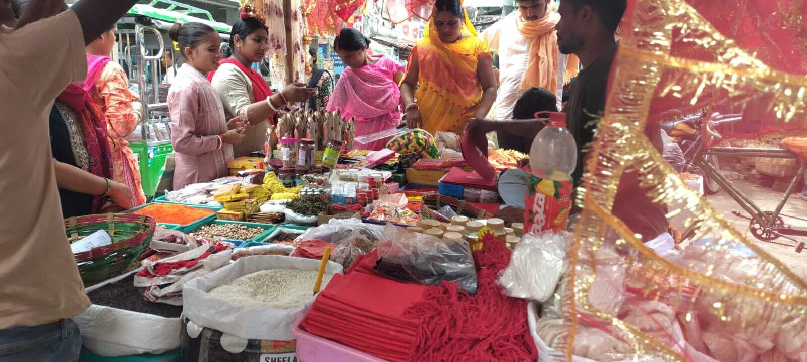 हरितालिका तीज आज, सुहागिनों ने की पूजन सामग्री की खरीदारी