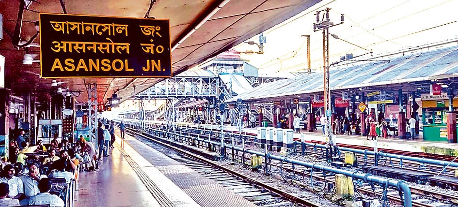 यात्रियों के लिए बहुउद्देशीय स्टॉल की सुविधा