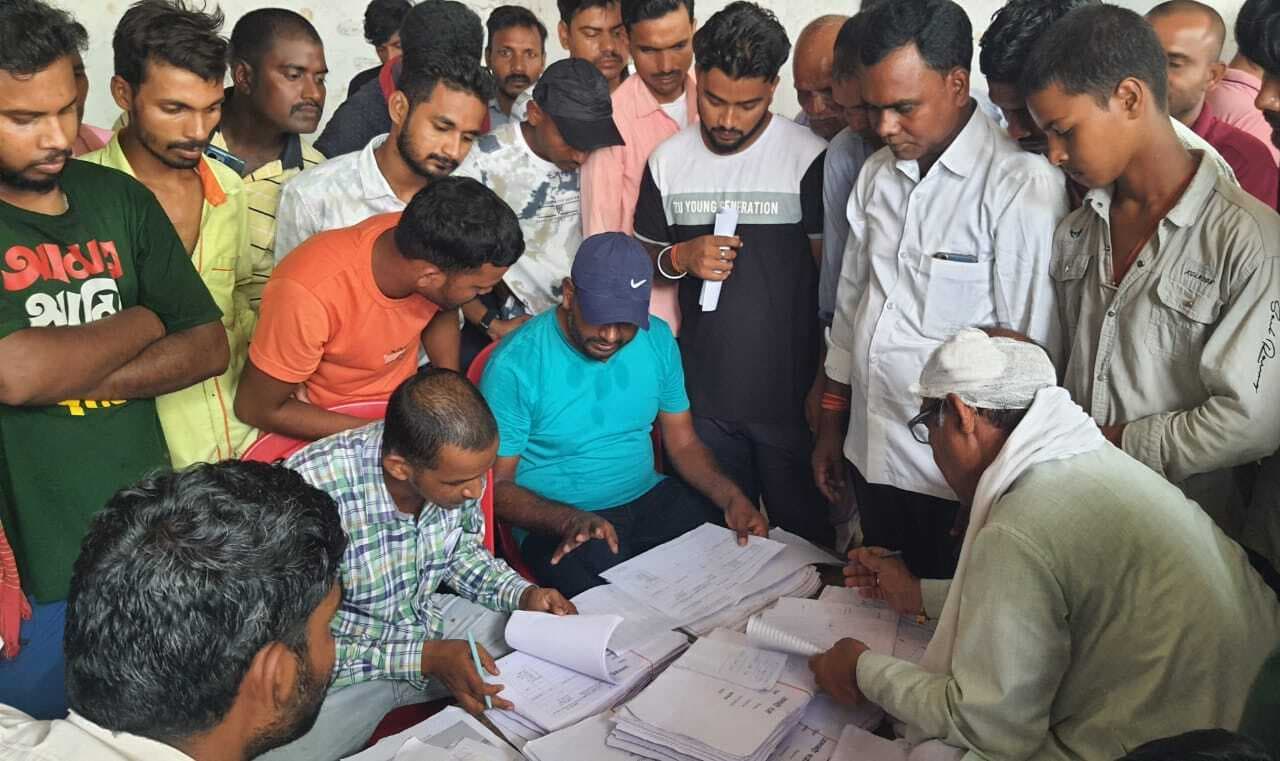 विशेष राजस्व महाअभियान के तहत जमाबंदी पंजी का हुआ वितरण