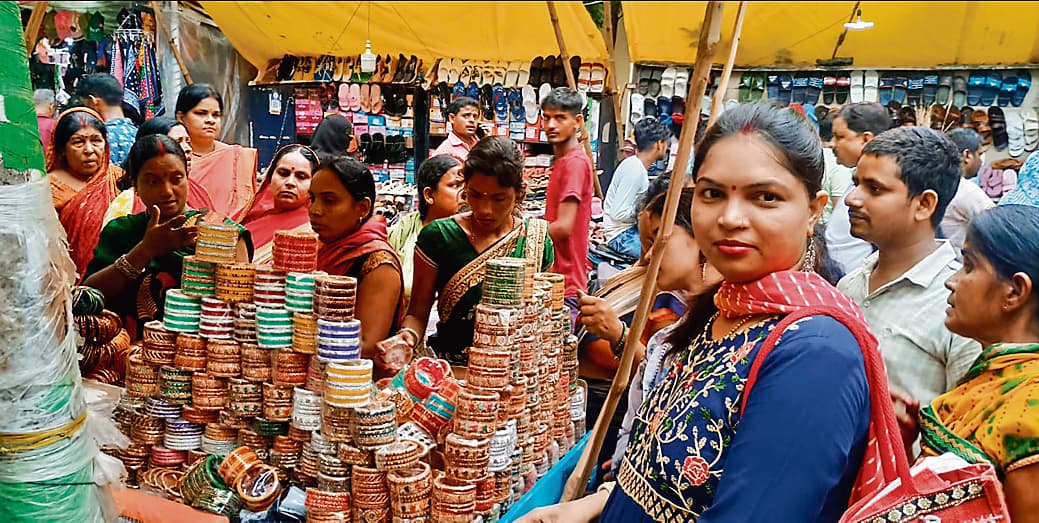 Gopalganj News : तीज के माैके पर बाजार पर लक्ष्मी की बरसी कृपा, करोड़ों का हुआ कारोबार