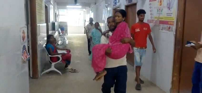 व्यवस्था की पीड़ा से कराह उठा मरीज का दर्द