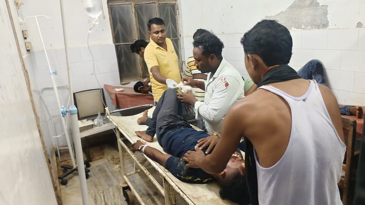 दो बाइक में आमने-सामने की टक्कर, महिला समेत पांच घायल