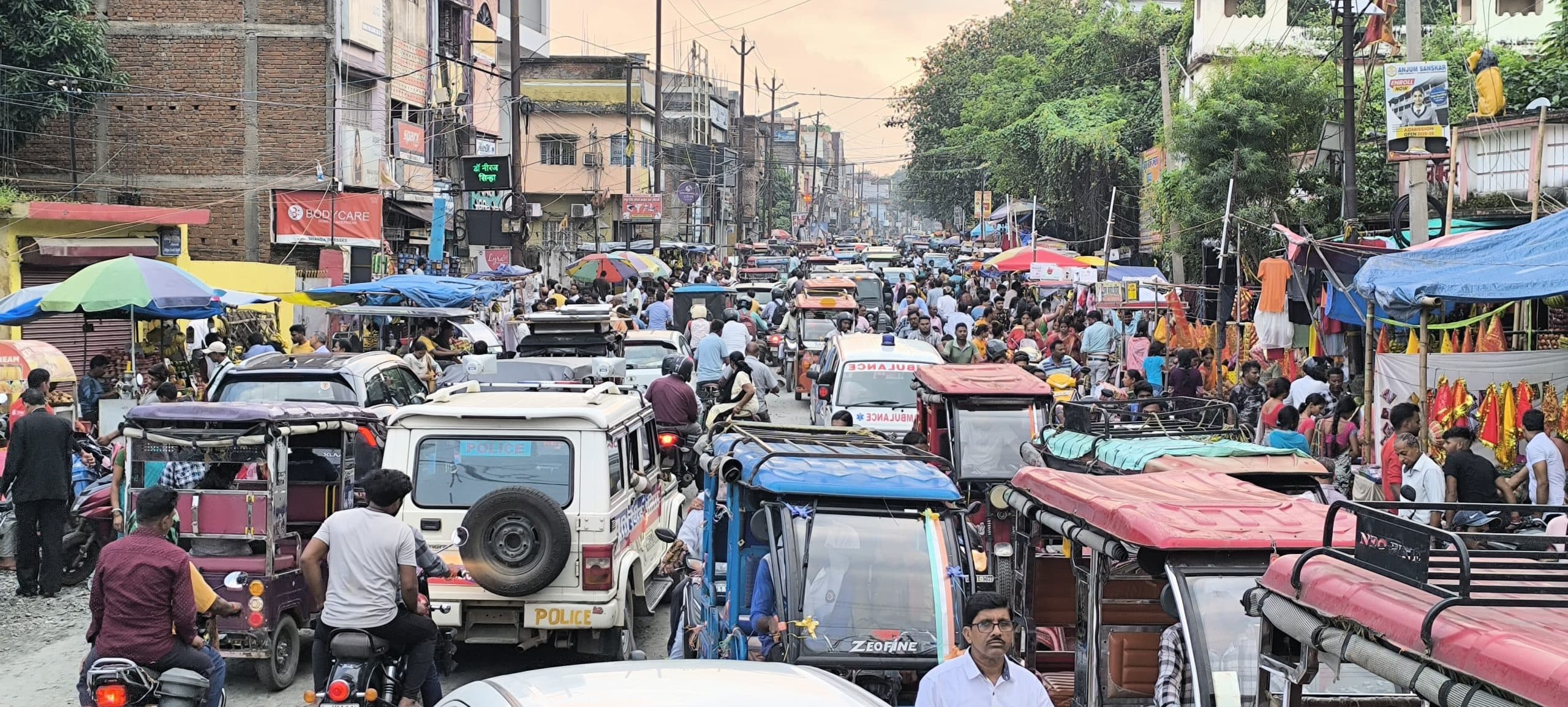 Giridih News :जाम के कारण थमी गिरिडीह शहर की रफ्तार