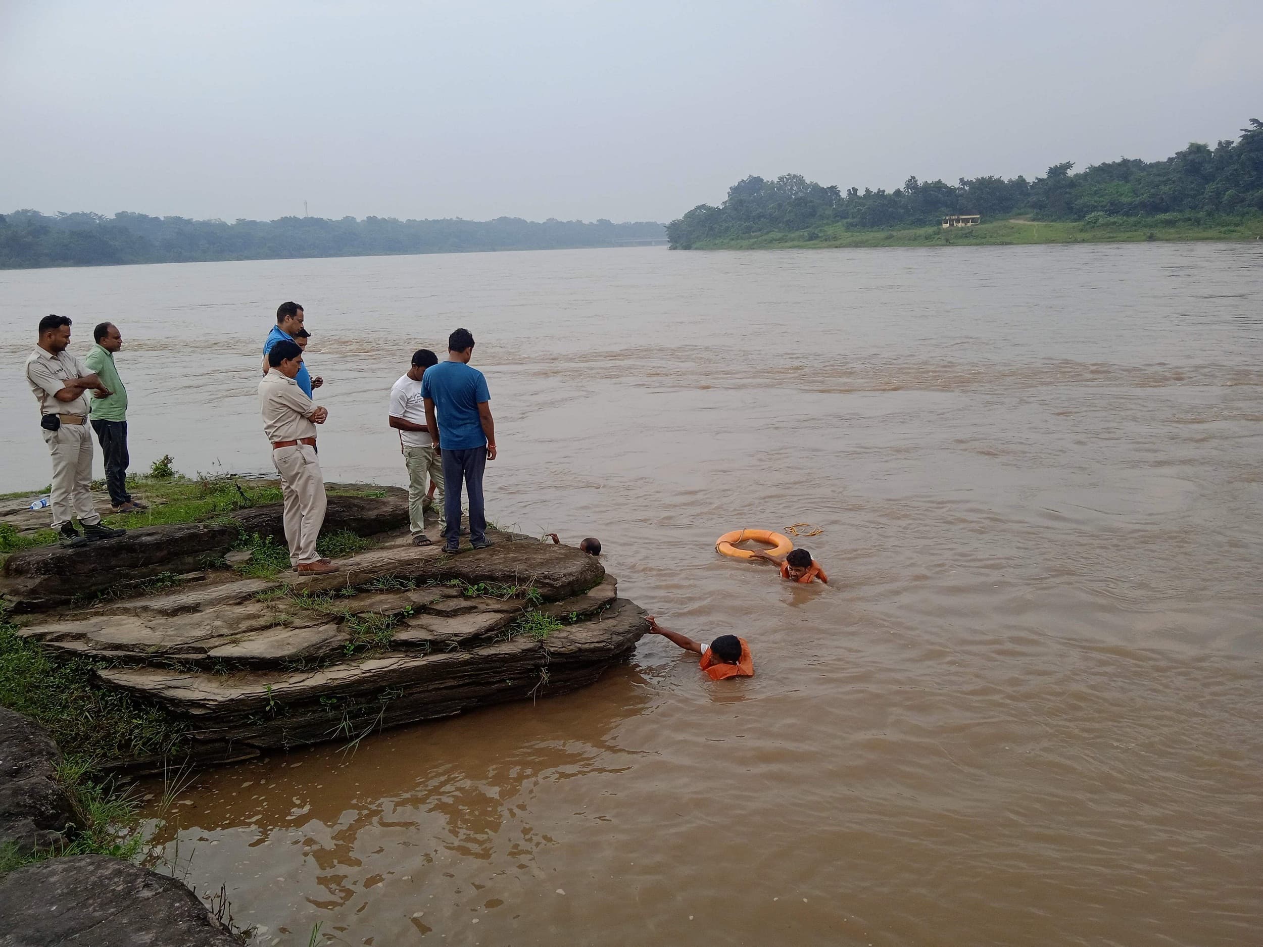 Bokaro News : नहाने के दौरान अमलाबाद ओपी के हवलदार नदी में बहे, तलाश जारी