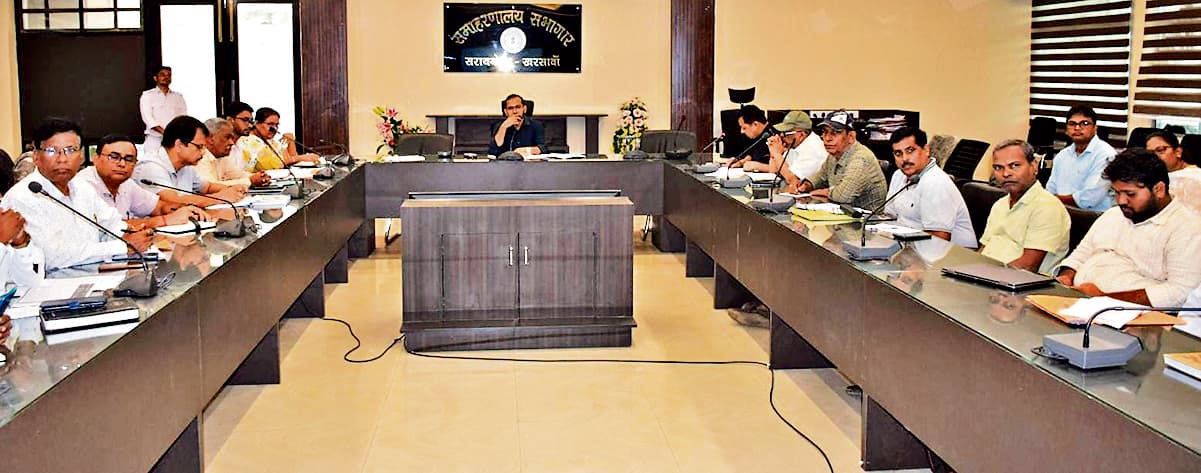 Seraikela Kharsawan News : फूलों की खेती से किसान बनेंगे समृद्ध