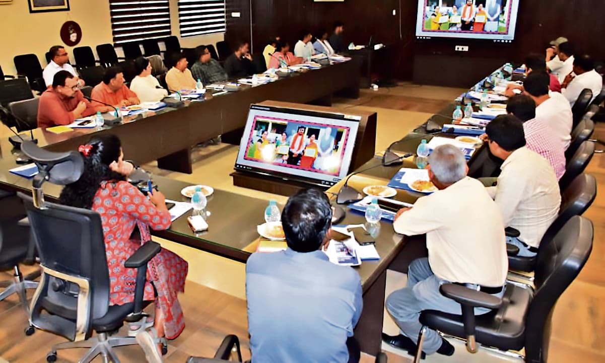 Seraikela Kharsawan News : आदि कर्मयोगी अभियान बना सहारा अजजा वर्ग की समस्याओं का होगा हल