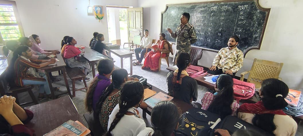 इंटरनेट या मैसेज के अज्ञात स्रोतों से बचें