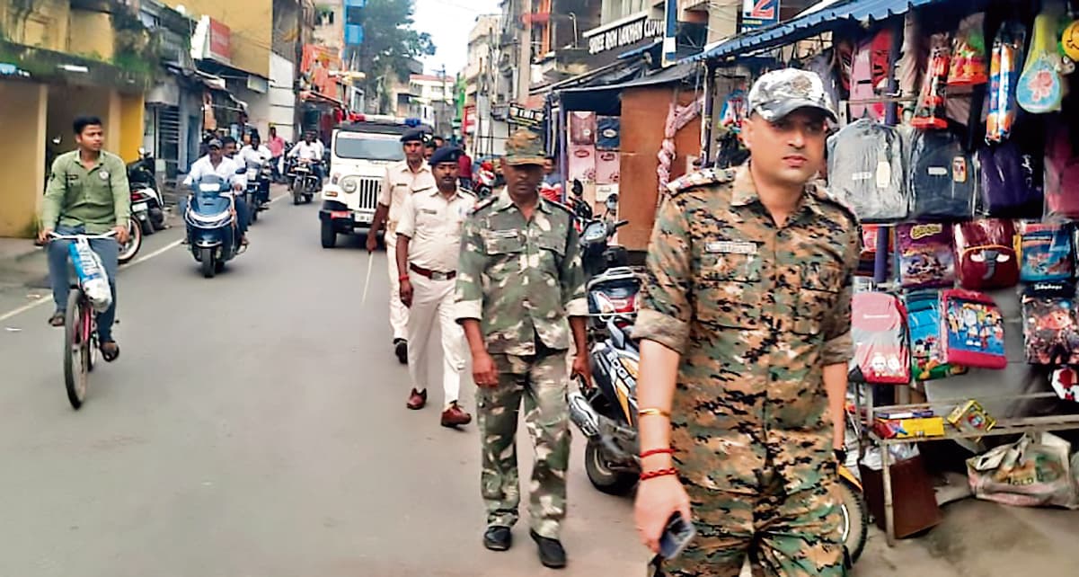 Seraikela Kharsawan News : चार बाइकों को जब्त कर जुर्माना लगाया