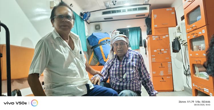 Giridih News: मवेशी के दौड़ाने से बाइक गिरी, दो सेवानिवृत्त शिक्षक घायल