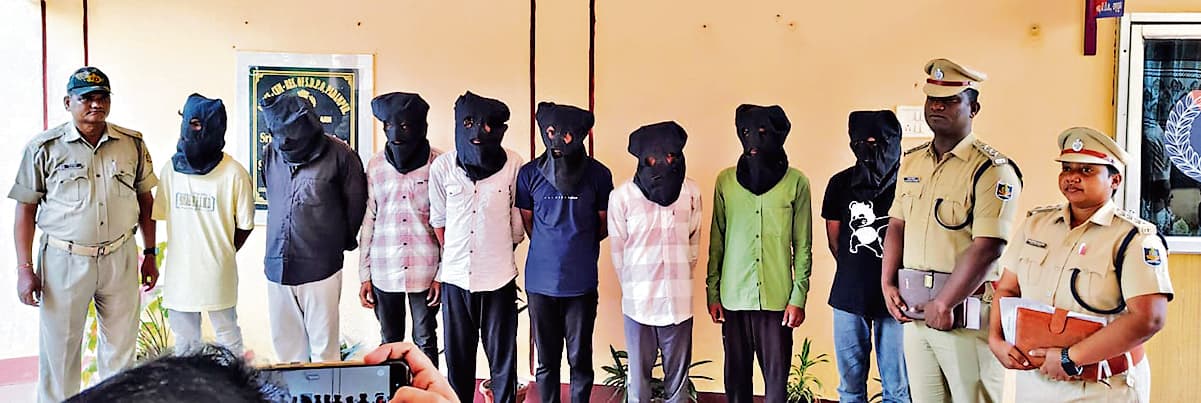 Sambalpur News: अंतरराज्यीय बाइक चोर गिराेह के आठ सदस्य गिरफ्तार, 31 बाइक जब्त