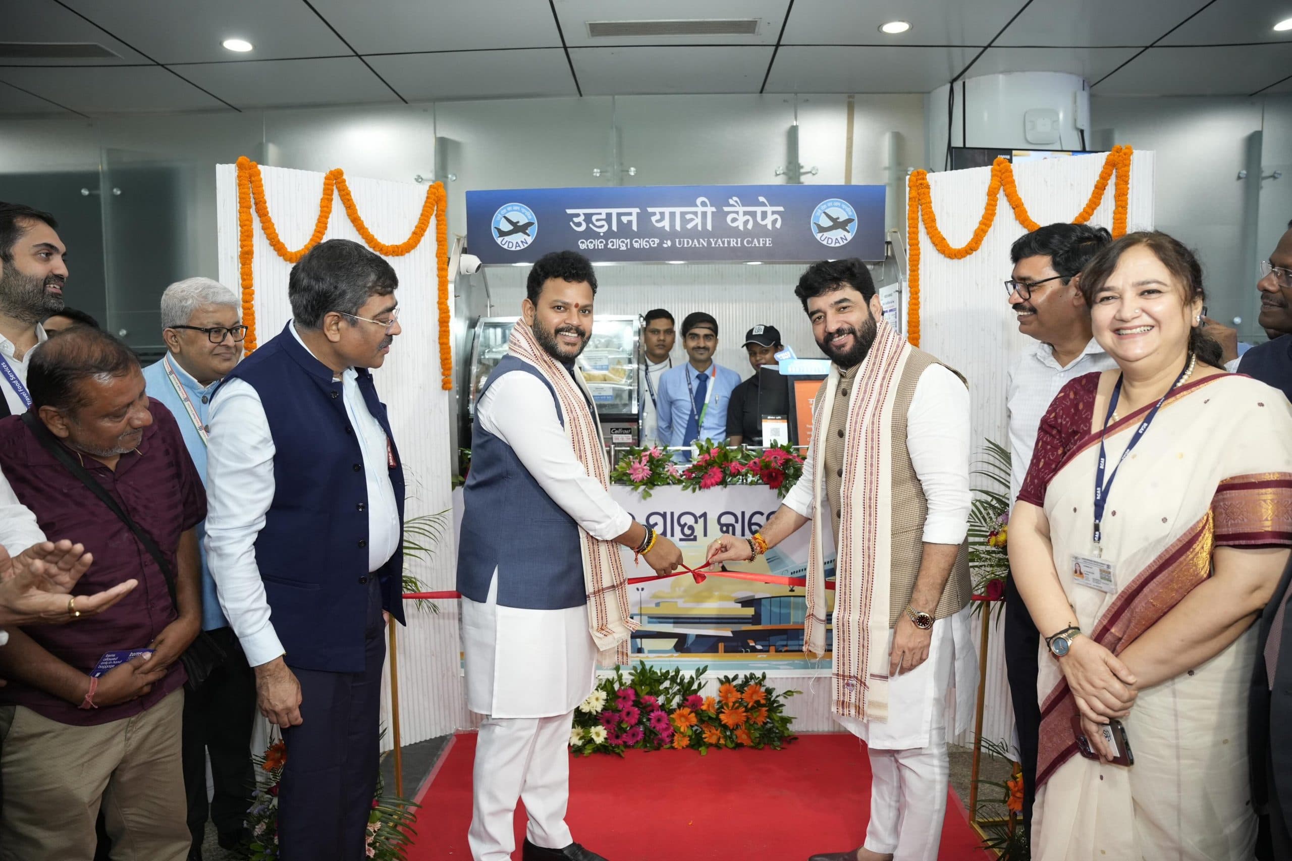 Bhubaneswar News: भुवनेश्वर हवाई अड्डे पर उड़ान यात्री कैफे का उद्घाटन, 10 रुपये में पानी और चाय, 20 रुपये में मिलेगा समोसा