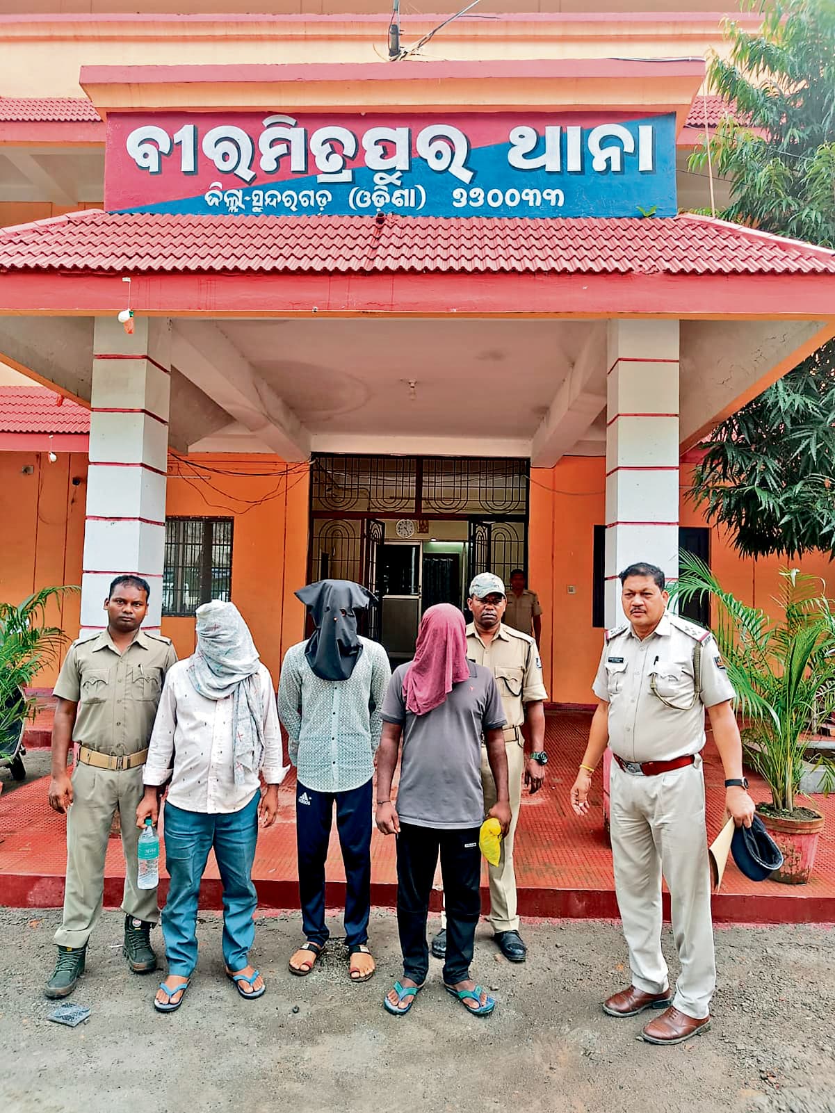 Rourkela News: जमीन विवाद को लेकर हत्या के इरादे से फायरिंग मामले में तीन आरोपी गिरफ्तार