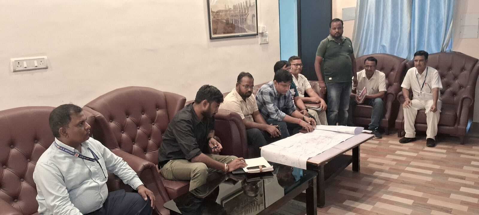 रेलवे सेफ्टी को लेकर अधिकारियों ने की समीक्षा बैठक