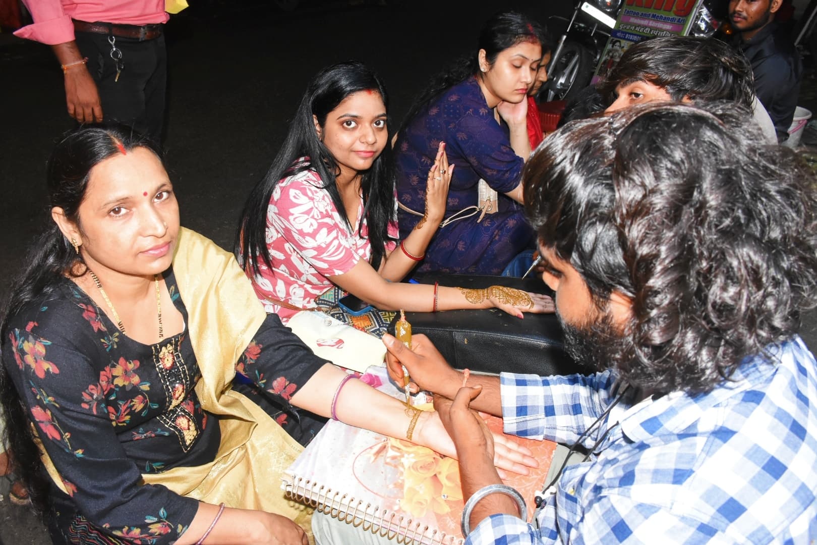 Dhanbad News: पति की दीर्घायु के लिए आज निर्जला व्रत रखेंगी सुहागिनें