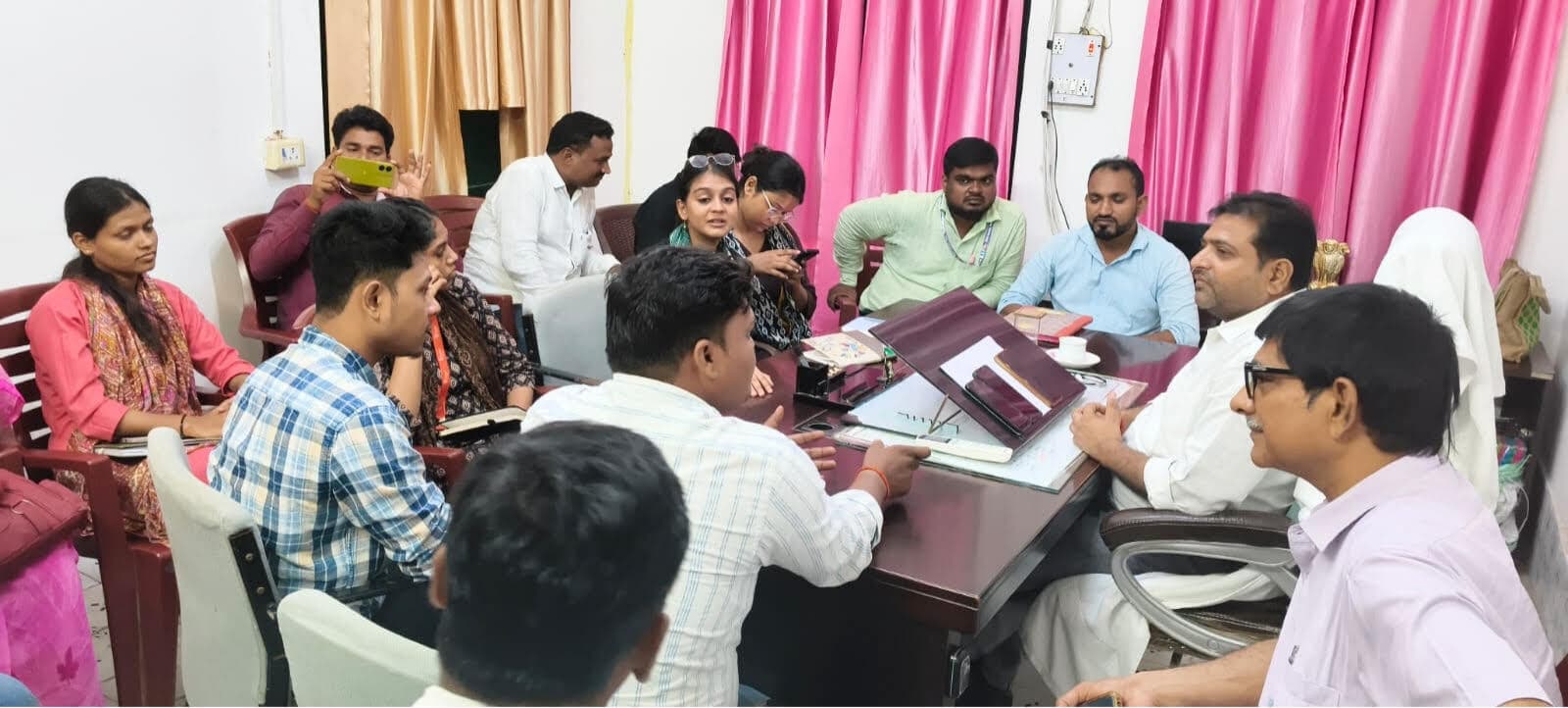 बैठक में फाईलेरिया जांच व कूड़ा उठाव पर चर्चा