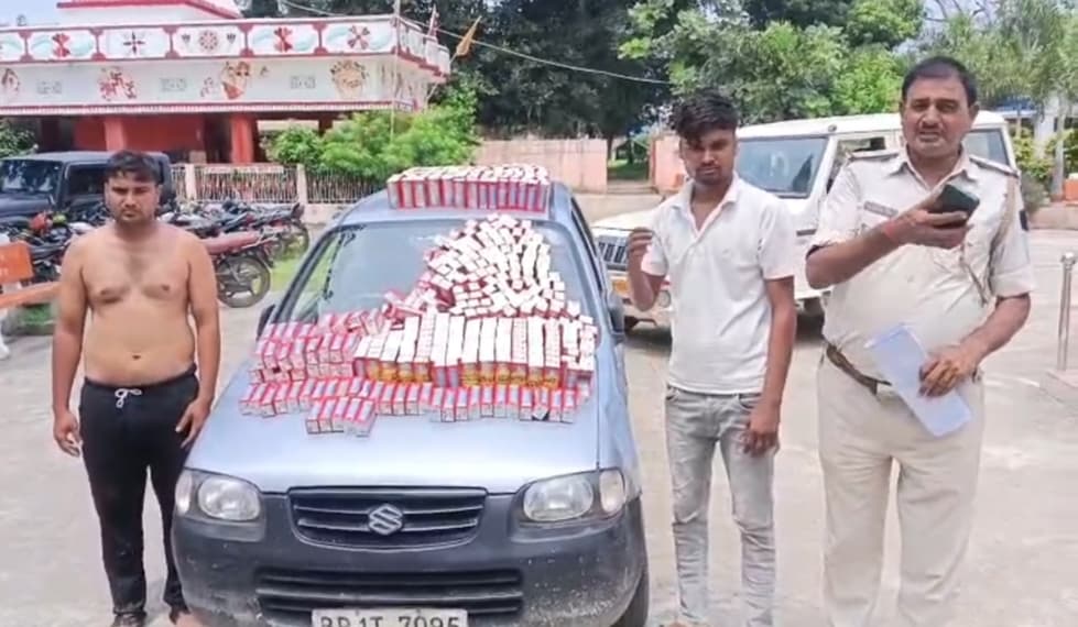 उचकागांव में वाहन जांच में कार से 414 पैकेट शराब बरामद, यूपी के तस्कर समेत दो धराये