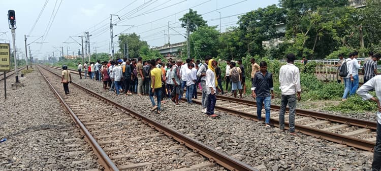 पैसेंजर ट्रेन से कटकर युवती की मौत, आत्महत्या की आशंका