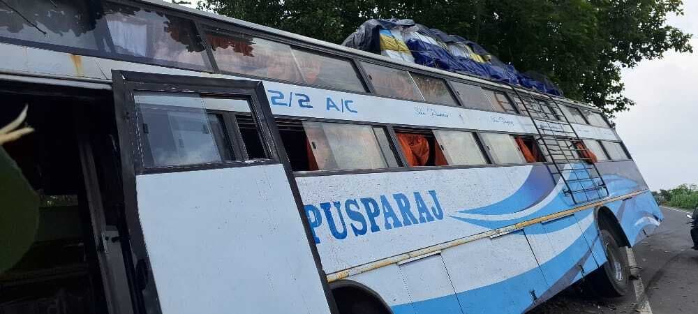 पटना से सिलीगुड़ी जा रही यात्री बस पेड़ से टकरायी, बड़ा हादसा टला