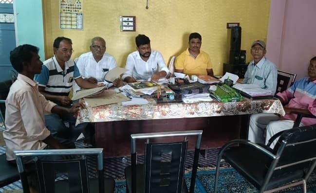 सतकोदरिया ग्राम कचहरी में कई मामले निष्पादित