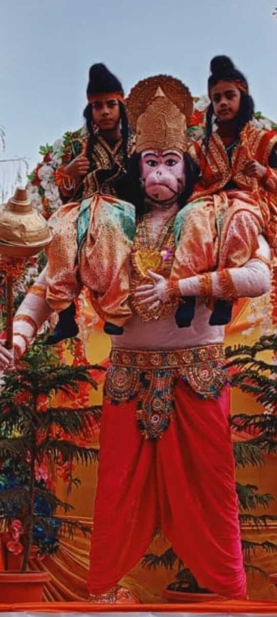 आधी रात में धूमधाम से निकाला गया महावीरी अखाड़ा जुलूस, भक्तिमय माहौल में डूबा मांझा, जुलूस में लोगों ने किया शौर्य का प्रदर्शन