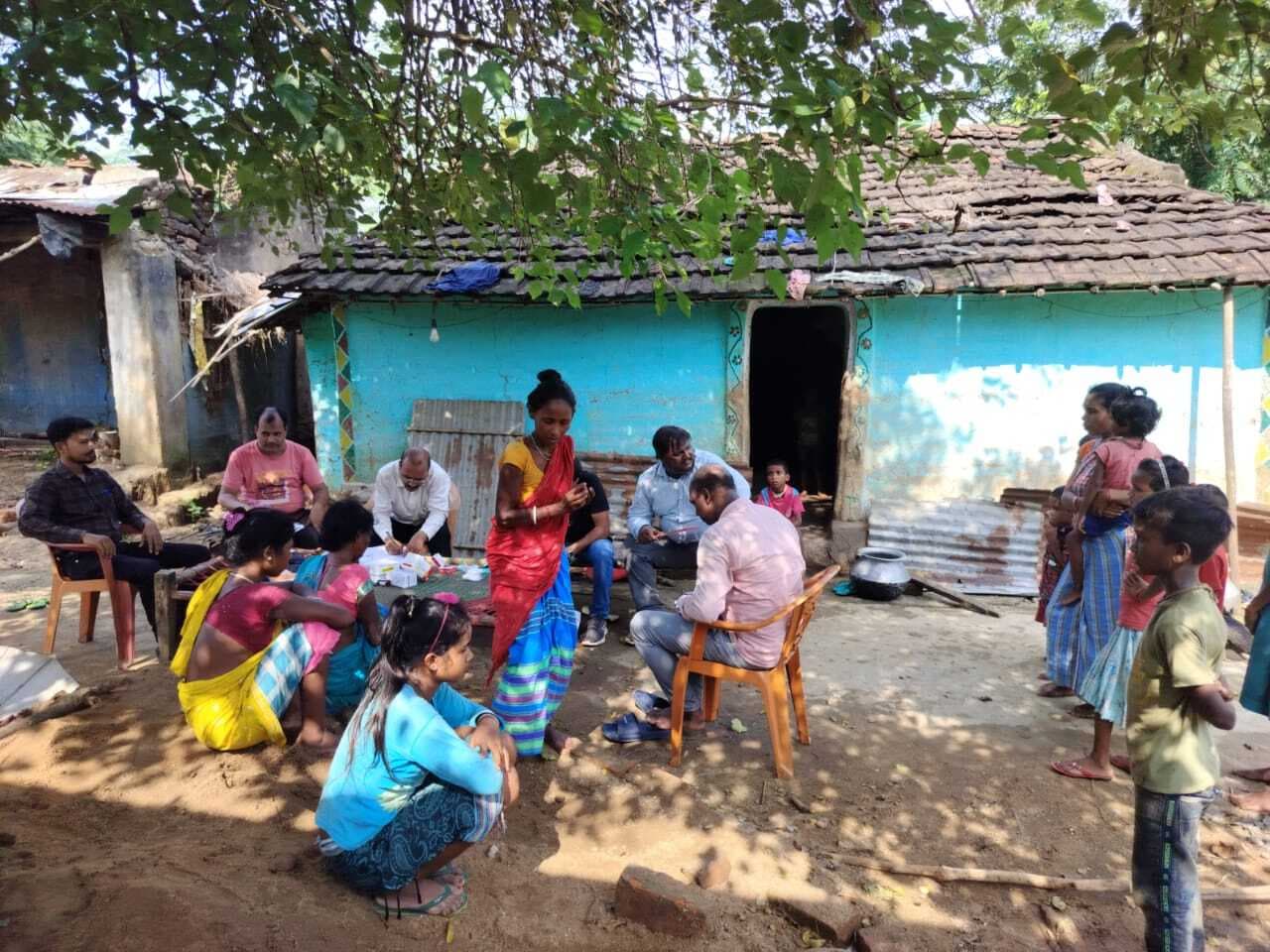 छोटा बंदरकोला गांव में लगा हेल्थ कैंप, घर-घर सर्वे
