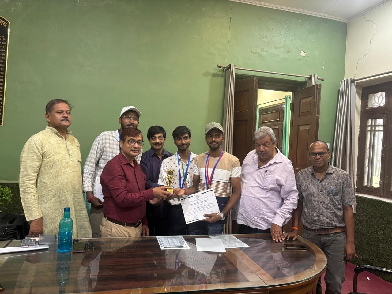 योग प्रतियोगिता में डीएस कॉलेज के विजेता प्रतिभागियों को प्राचार्य ने किया सम्मानित