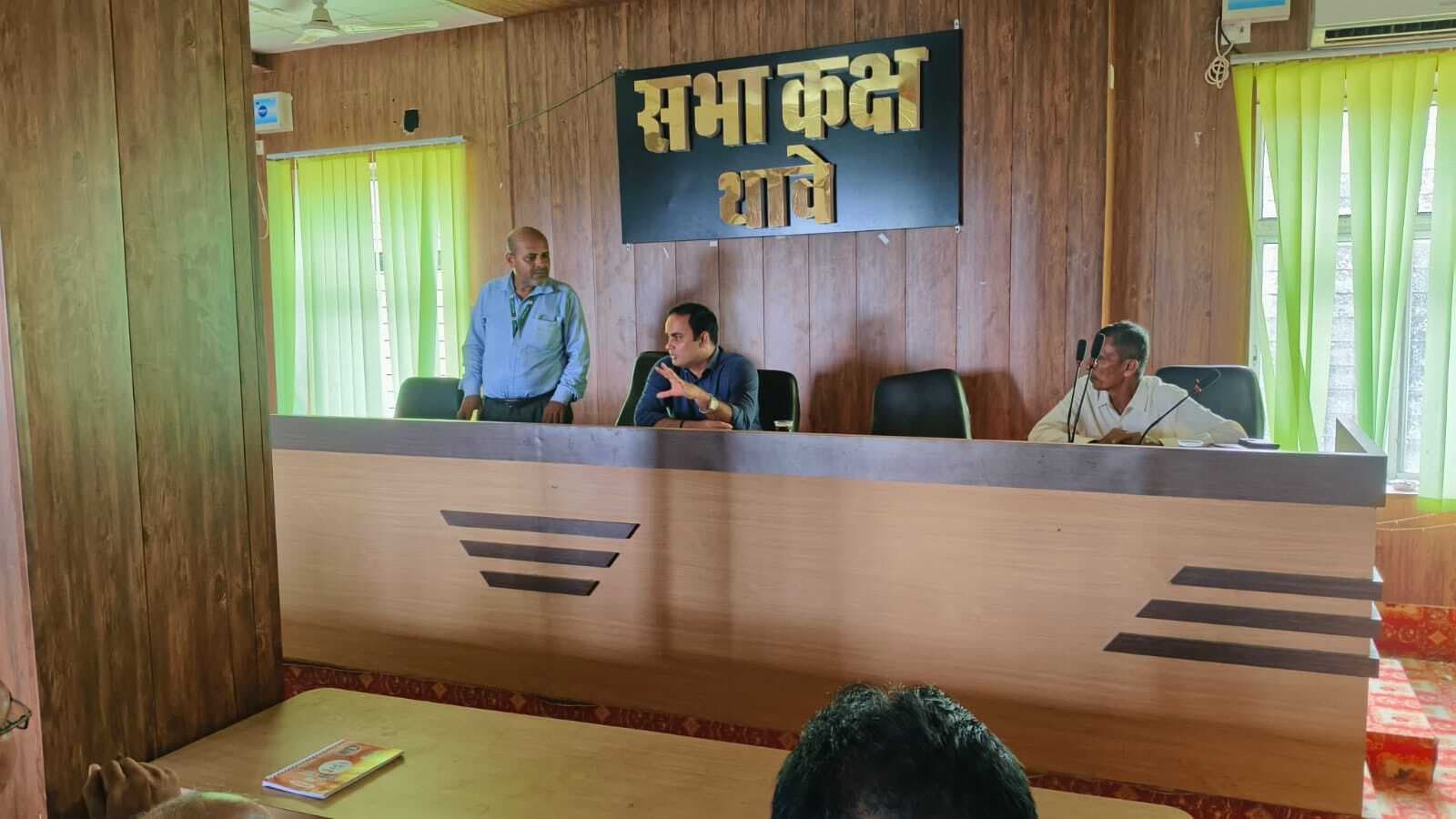 थावे में यूरिया की कमी से किसान हुए परेशान, बैठक में समाधान पर चर्चा