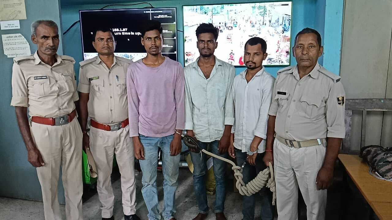 सुखासन में लूटपाट के दौरान तीन पकड़ाया