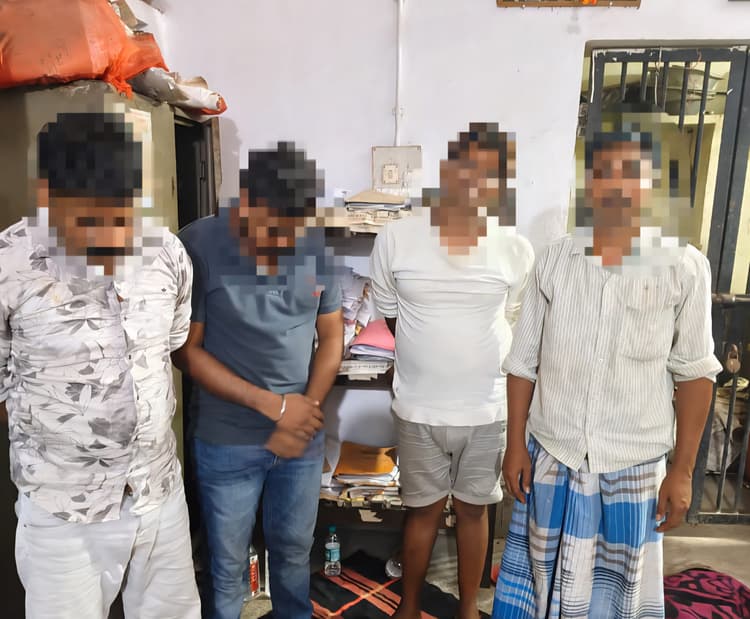 जुए के अड्डे पर छापेमारी, चार आरोपित गिरफ्तार
