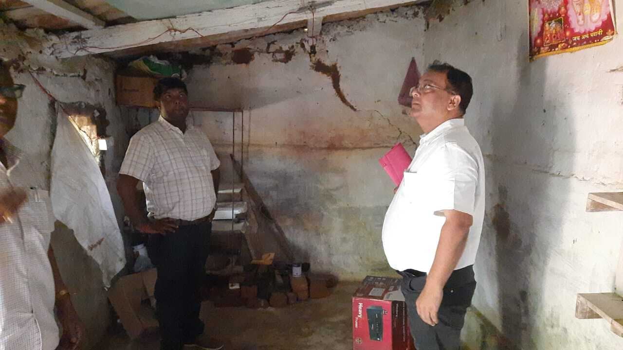 प्रसूति महिला की मौत के बाद जिले से आयी डॉक्टरों की टीम ने की जांच