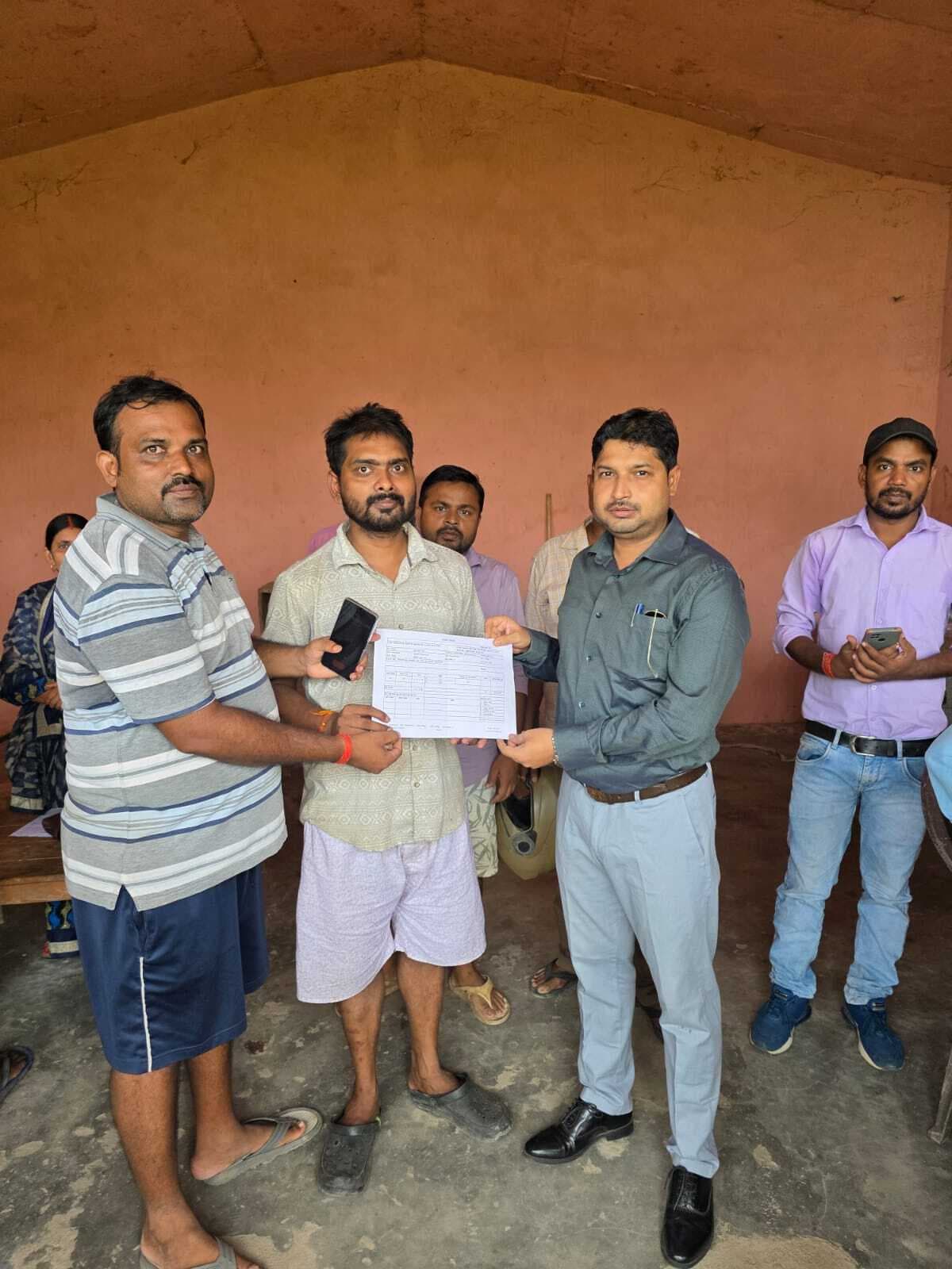 राजस्व कर्मी पर्याप्त मात्रा में प्रपत्र व पंपलेट रखें पास में - सीओ