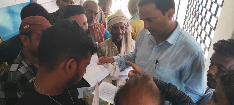 राजस्व महाअभियान शिविर में उमड़ी रैयतों की भीड़